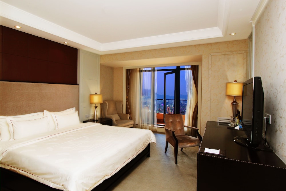 Deluxe Suite photo 2