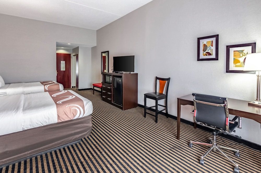 Standard Room, 2 Queen Beds, Non Smoking - Photo 2