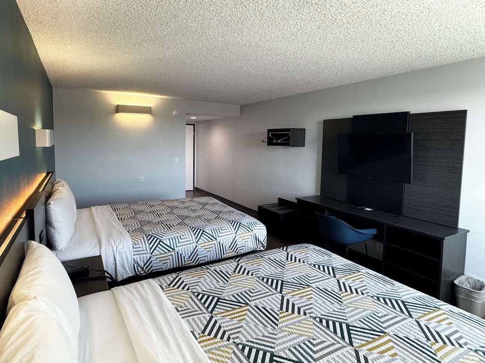 Standard Room, 2 Queen Beds, Accessible, Non Smoking - Photo 3