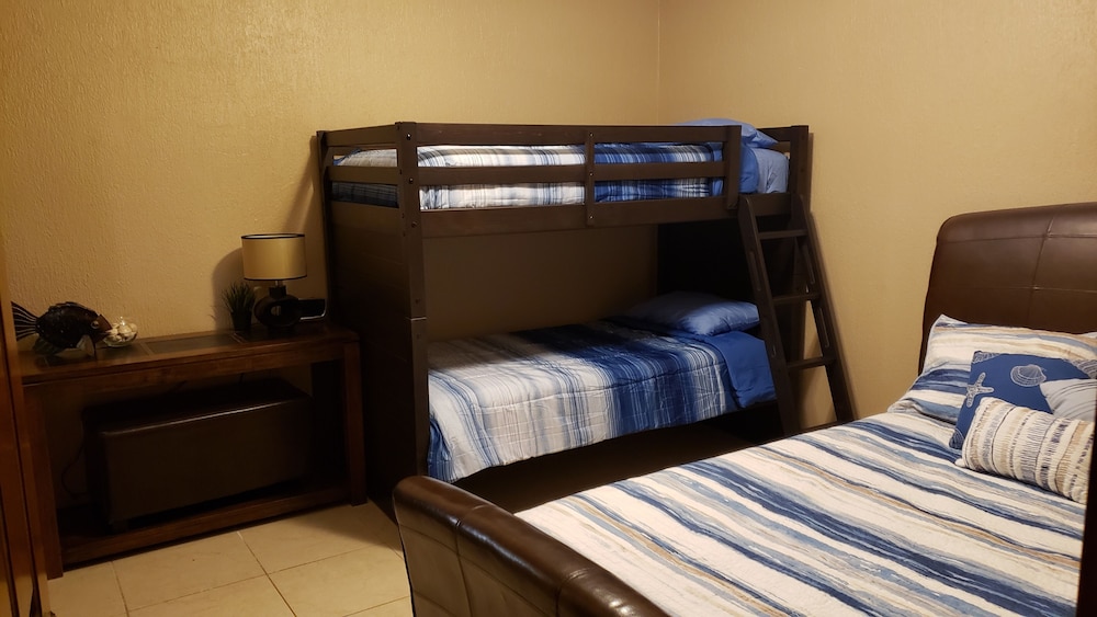 Condo, 2 Bedrooms, Sea View