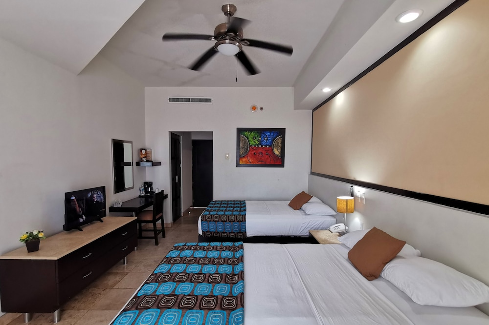 Standard Room, 2 Double Beds - Photo 6