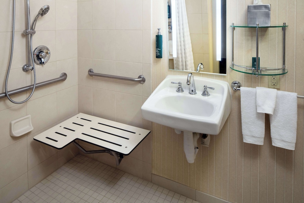 Room, Accessible, Non Smoking - Photo 4