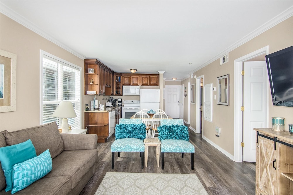 Condo, 2 Bedrooms