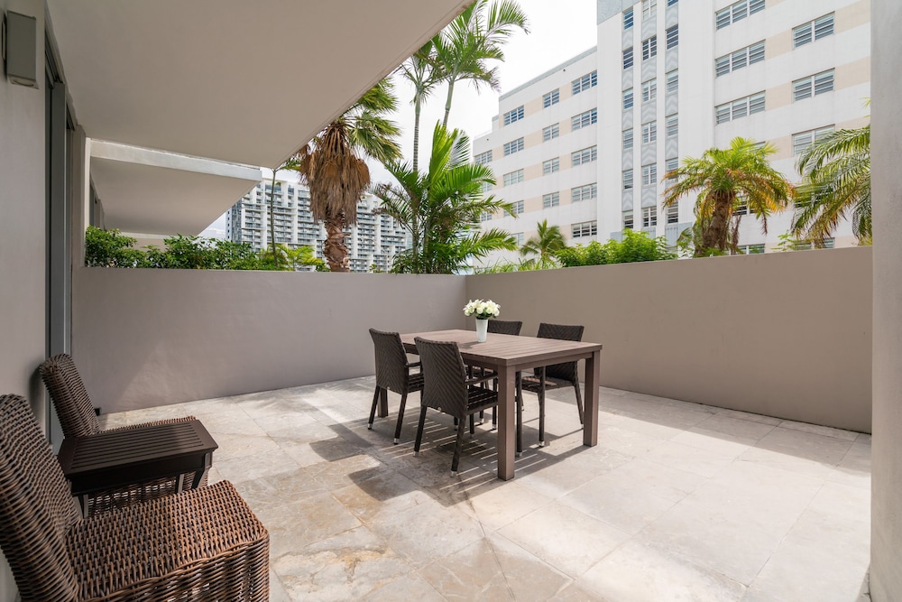 One Bedroom Suite with Terrace - Photo 12