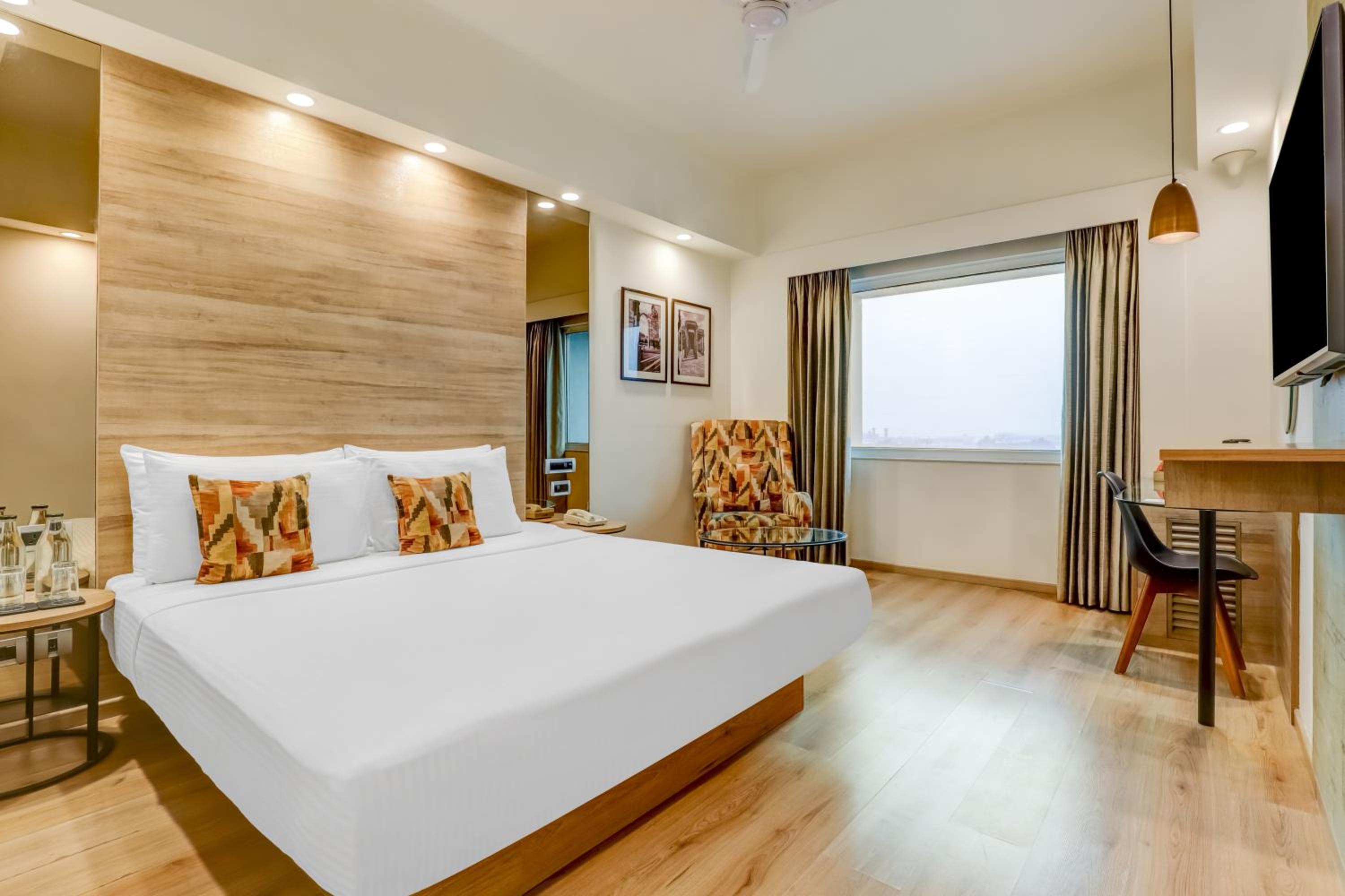 Deluxe Queen Room 15% off on Two-way Airport Transfer   photo 2