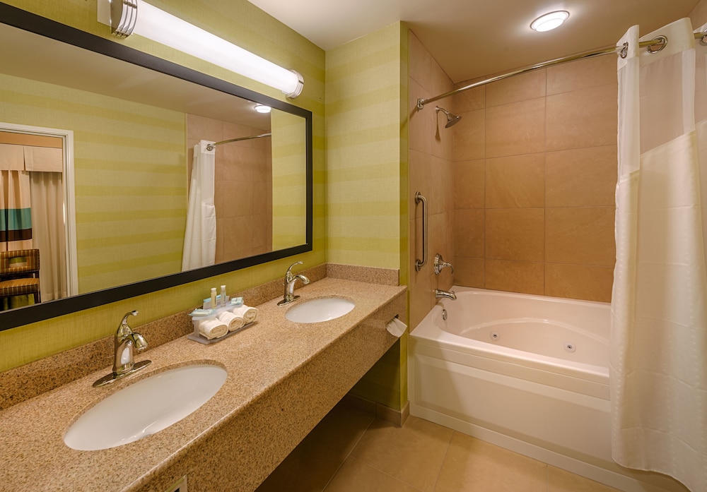 Suite, Multiple Beds photo 3