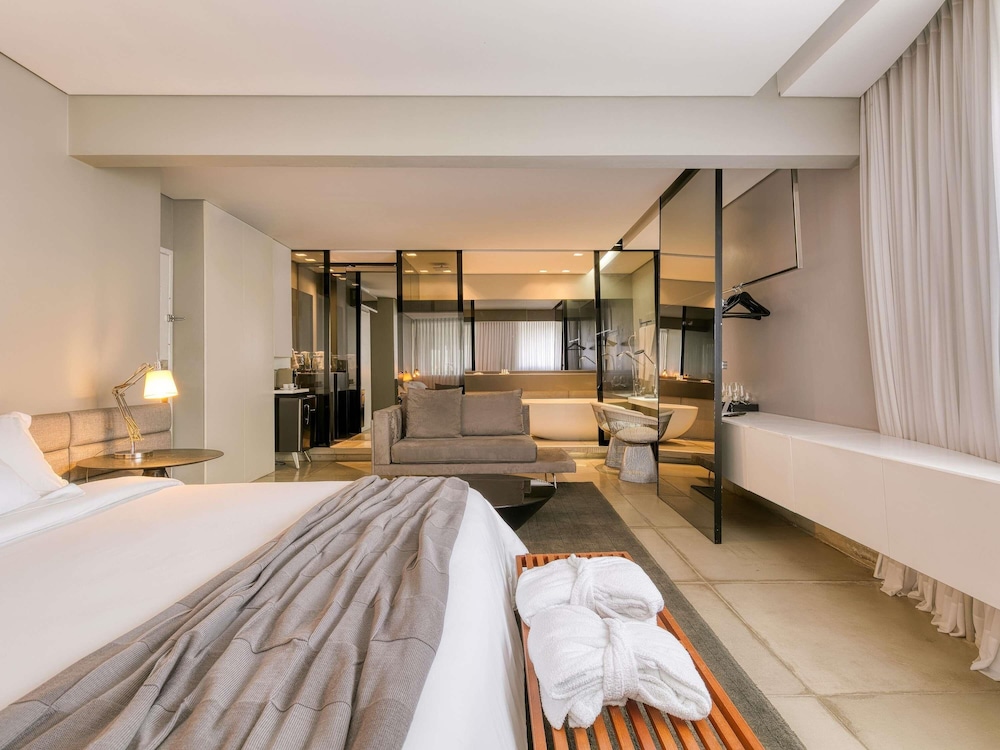 Junior Suite, 1 King Bed - Photo 1