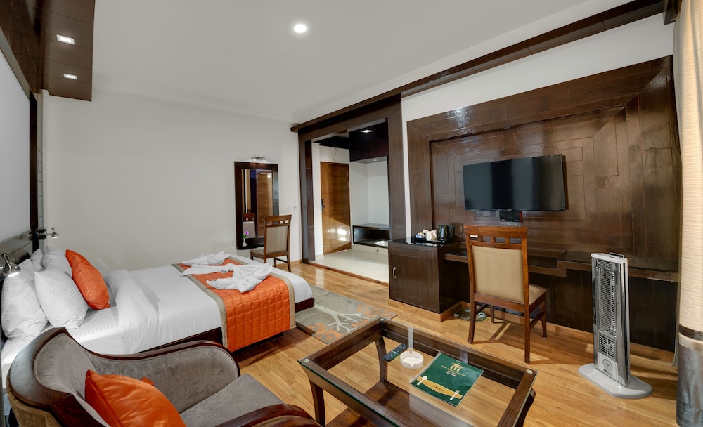 Executive Room, 1 King Bed, Non Smoking photo 2