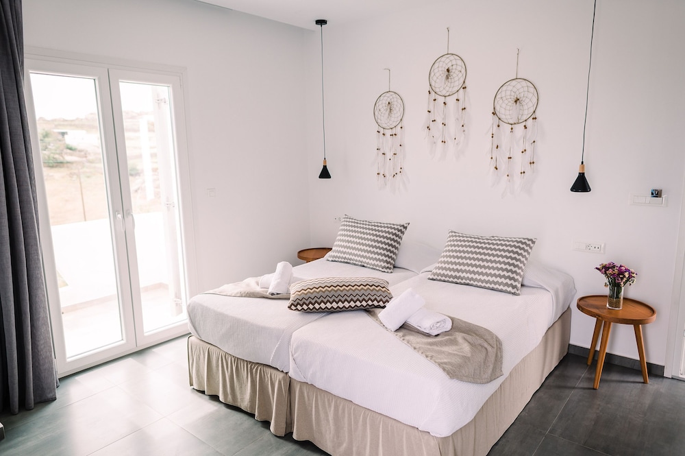 Family Room, Connecting Rooms