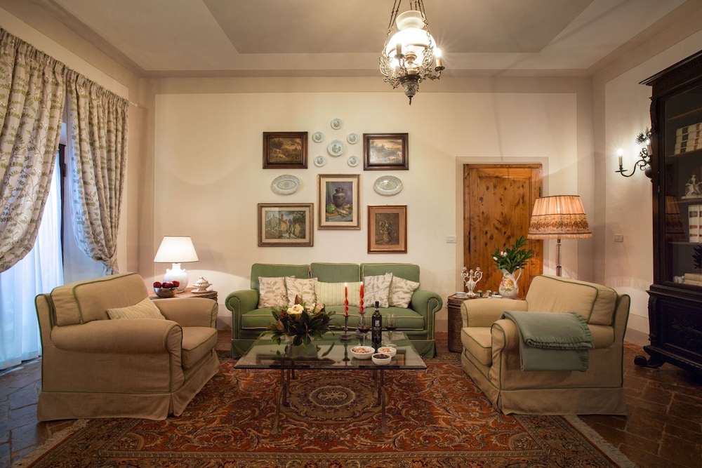 Executive Suite (Tosinghi)