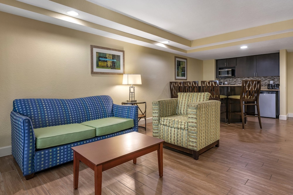 Suite, 1 Bedroom, Balcony, Pool View