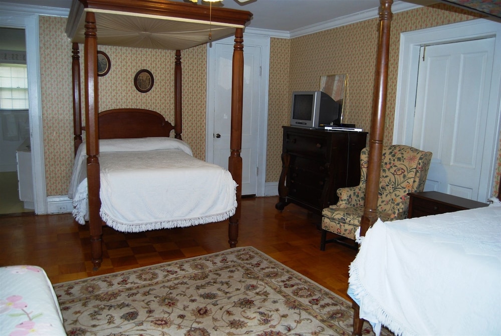 Signature Double Room, Multiple Beds (Green) photo 2