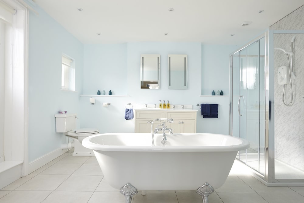 Deluxe Double or Twin Room, Ensuite (Room 2) photo 2