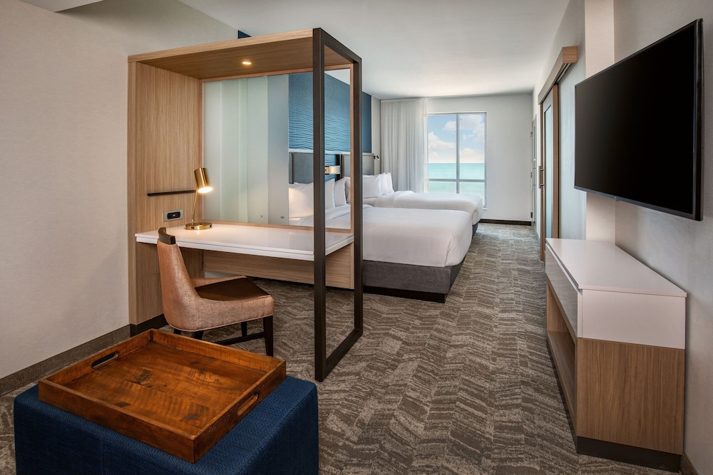 Suite, 2 Queen Beds - Photo 1