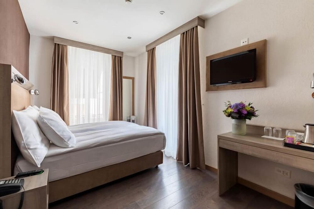 Double or Twin Room - Photo 4