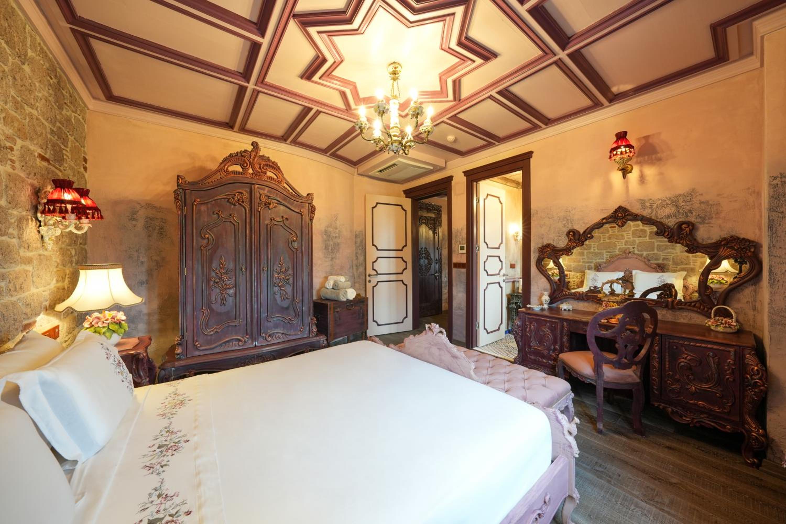 Queen Suite with Sea View - Photo 1