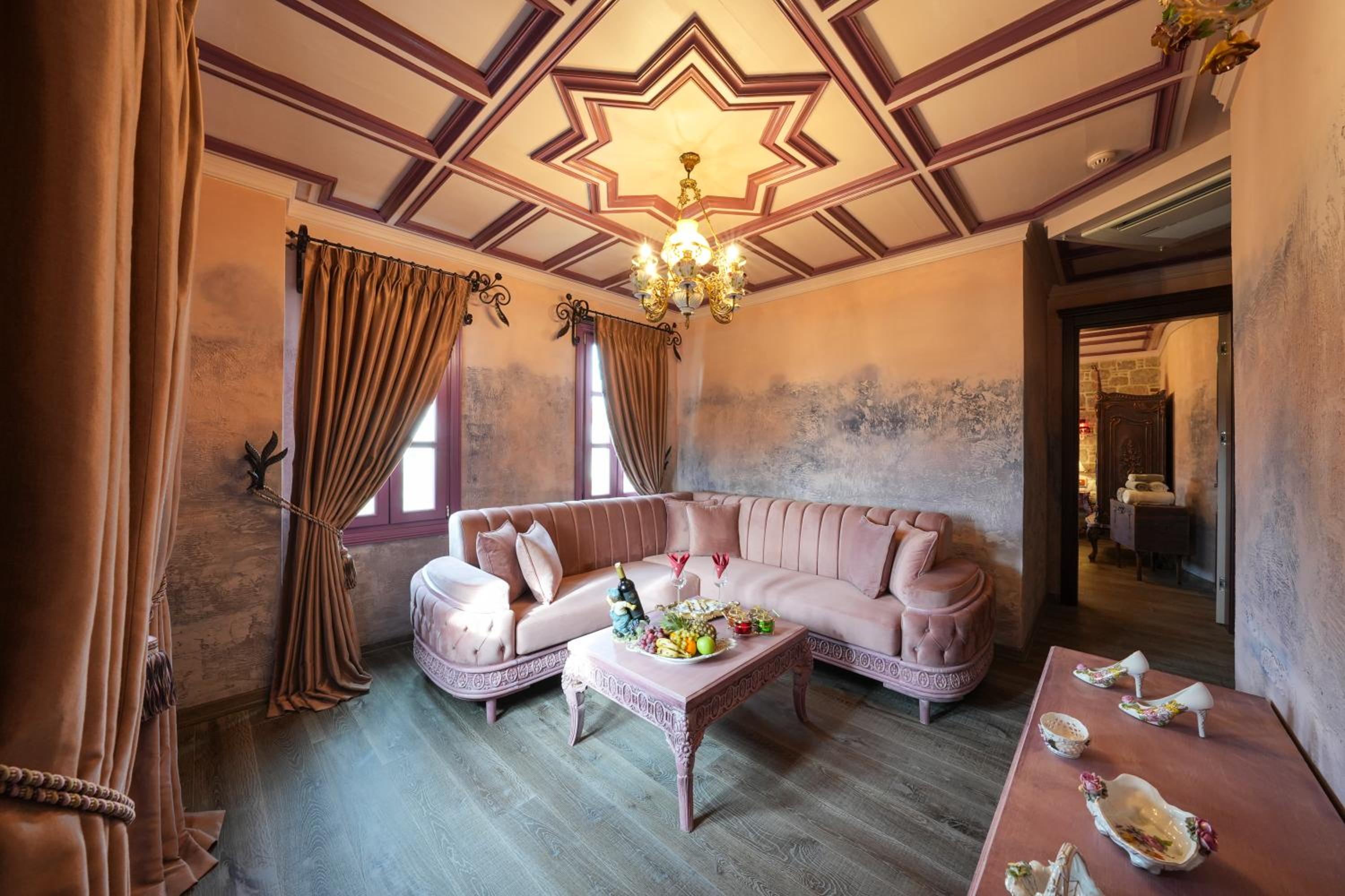 Queen Suite with Sea View - Photo 12