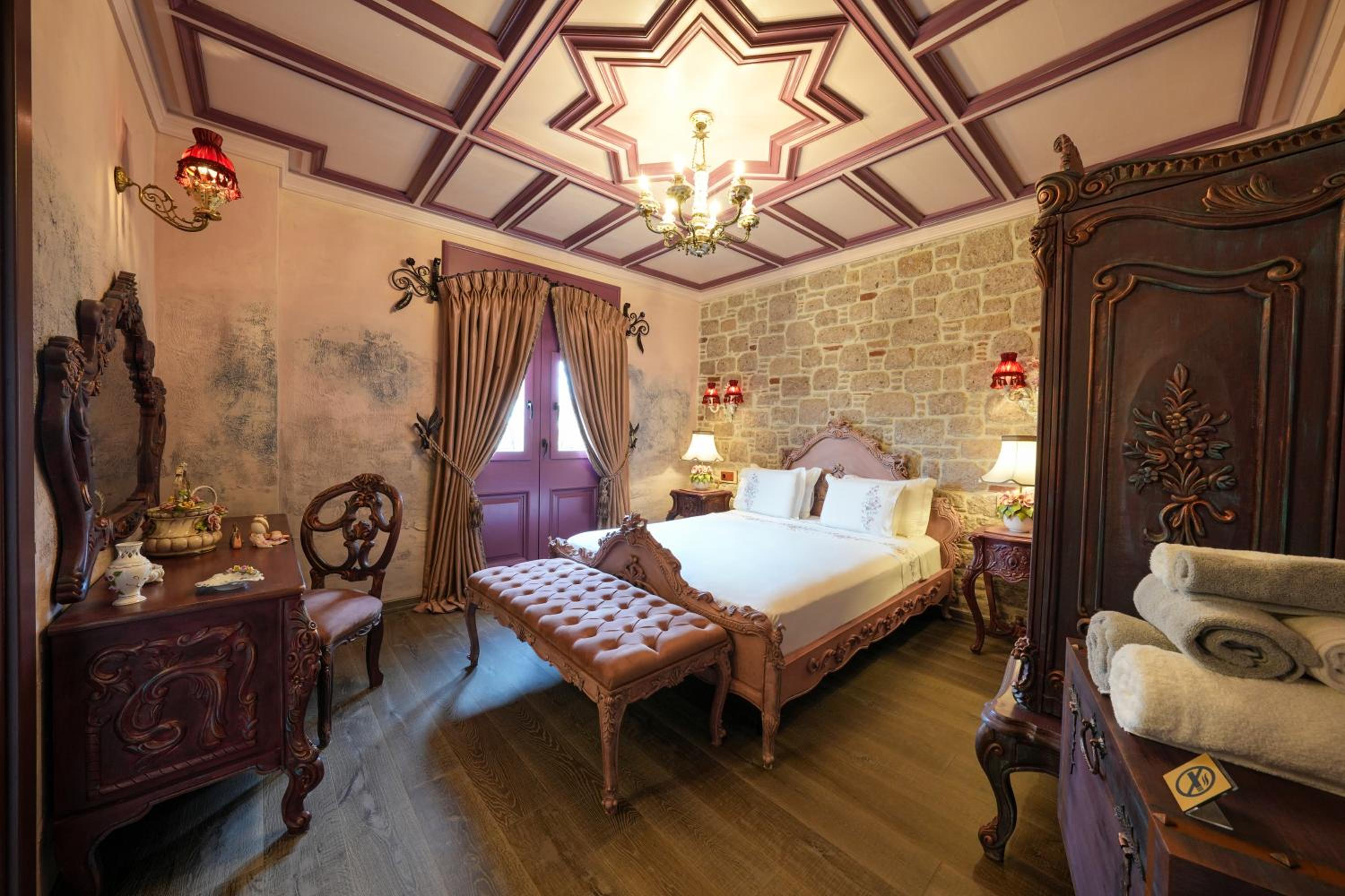 Queen Suite with Sea View - Photo 8