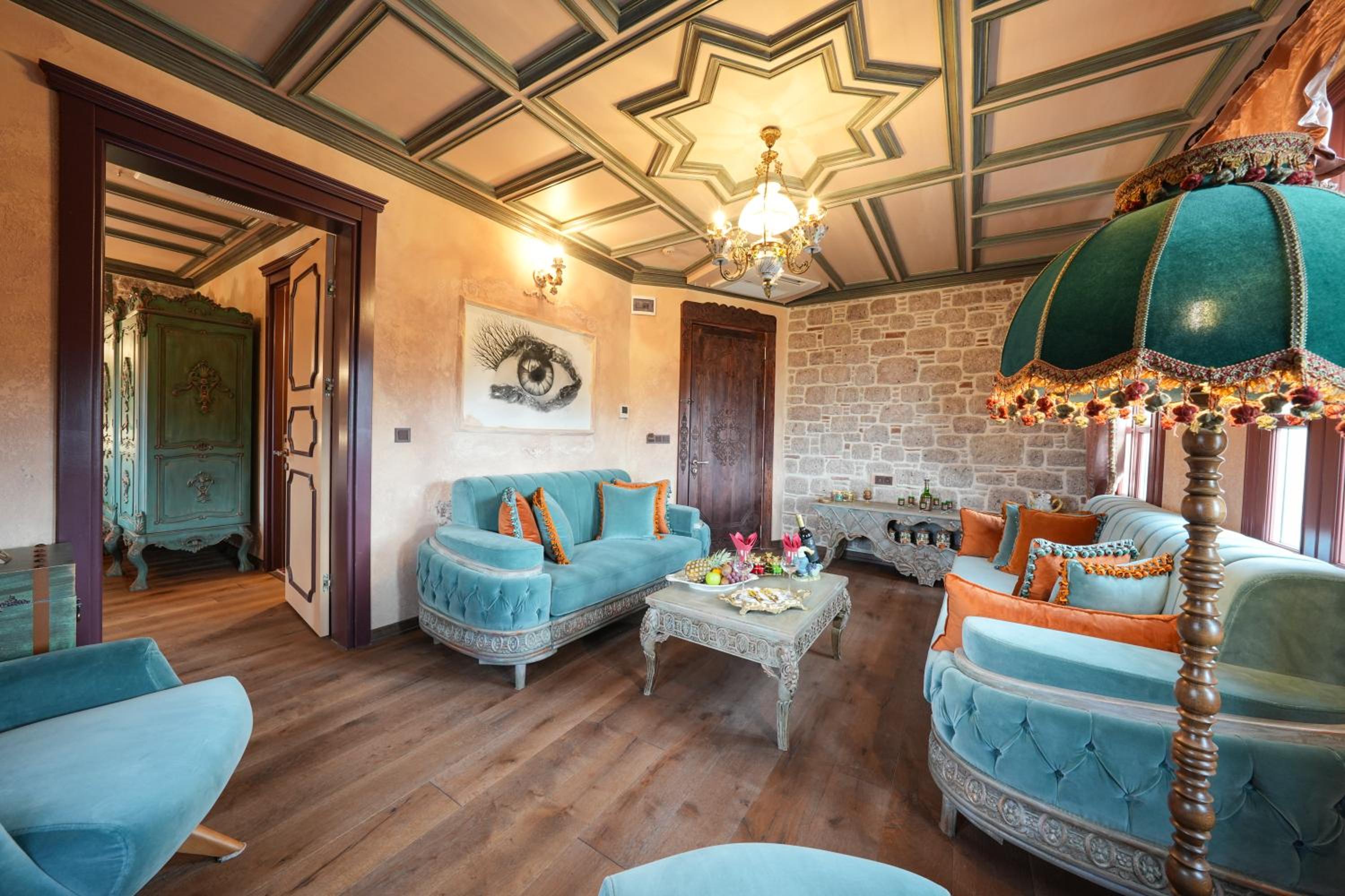 Queen Suite with Sea View - Photo 17