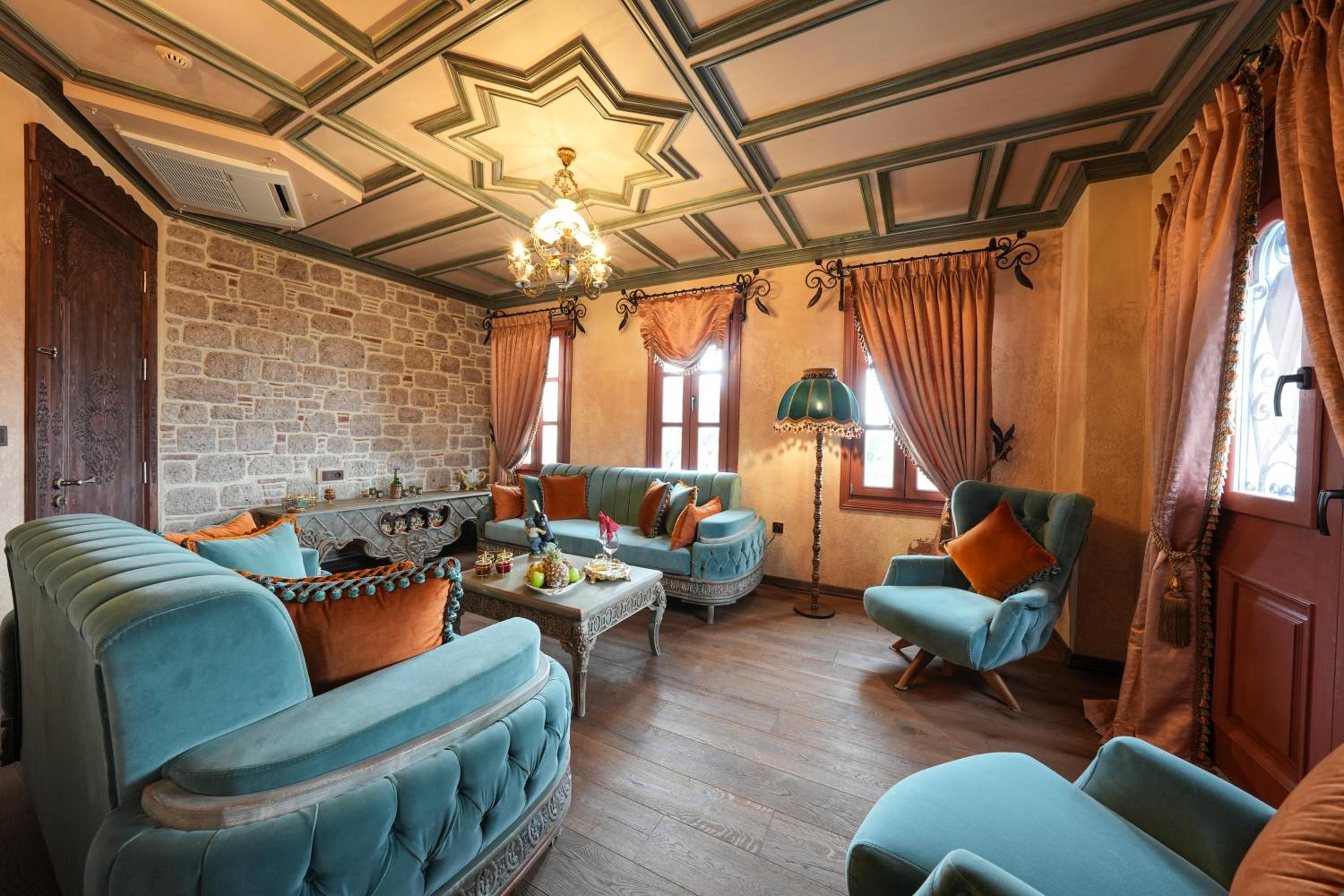 Queen Suite with Sea View - Photo 16