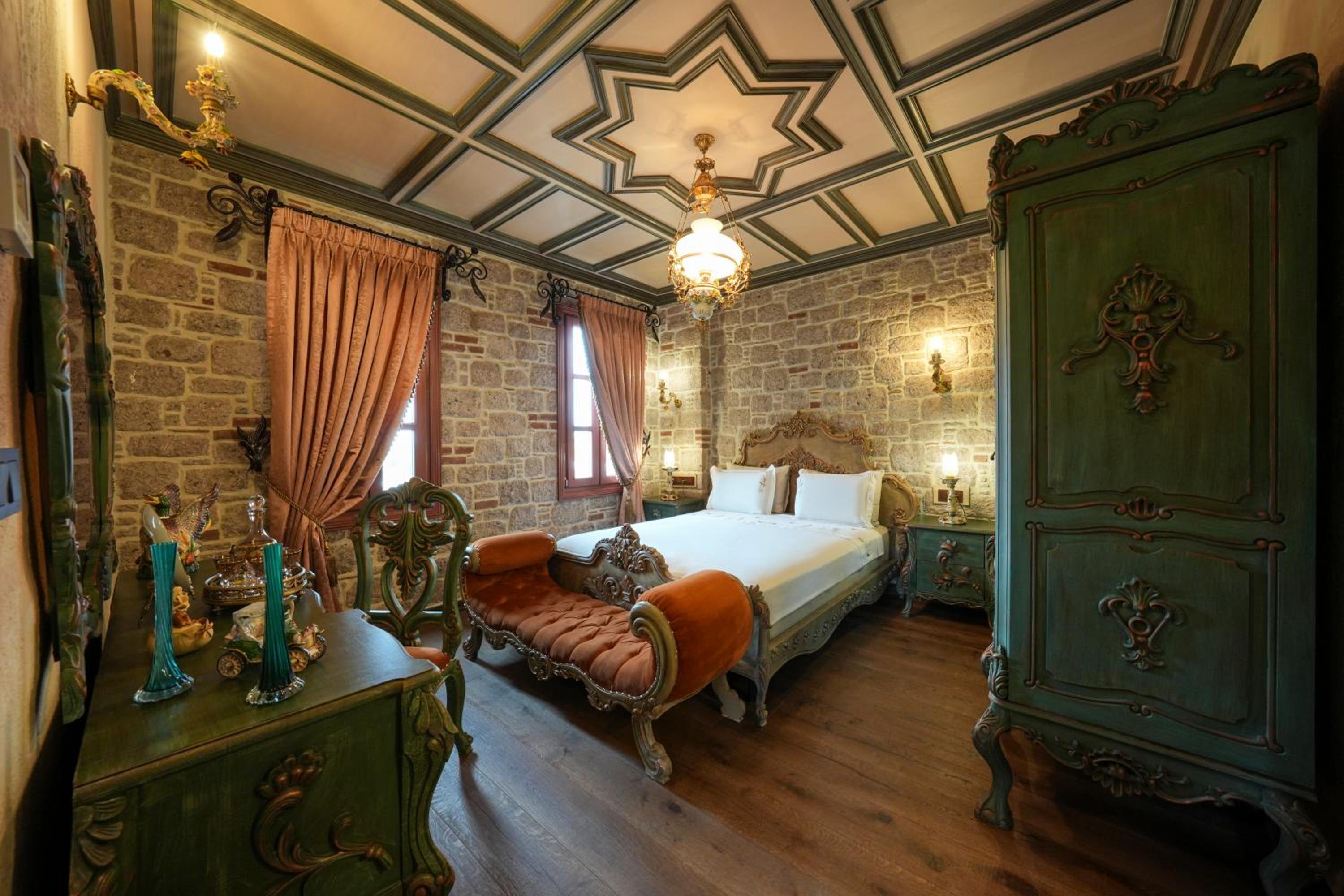 Queen Suite with Sea View - Photo 2