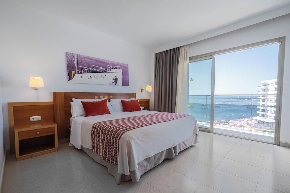 Double or Twin Room, Balcony, Sea View - Photo 1