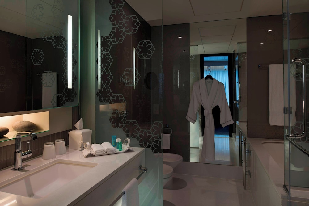 Deluxe Room, 1 King Bed, City View - Photo 9
