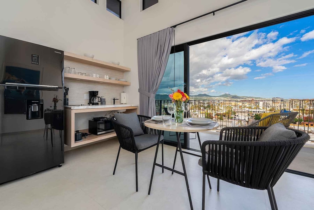 Studio Suite, 2 Queen Beds, City View