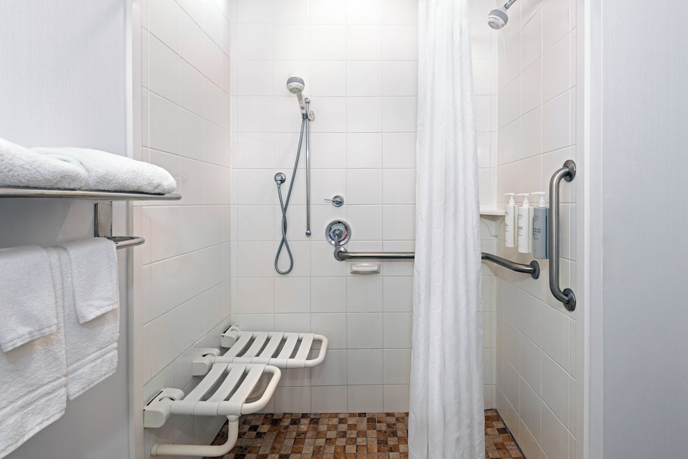 Room, Accessible - Photo 6