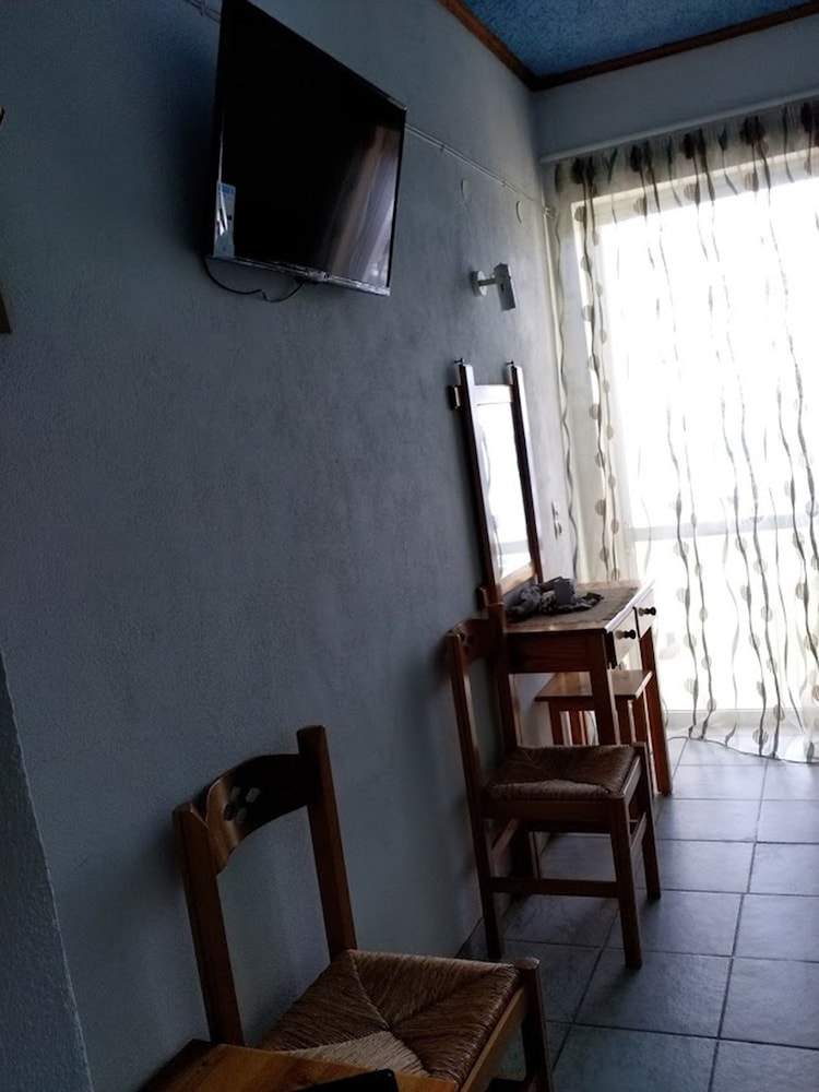 Double Room (with extra bed) photo 2