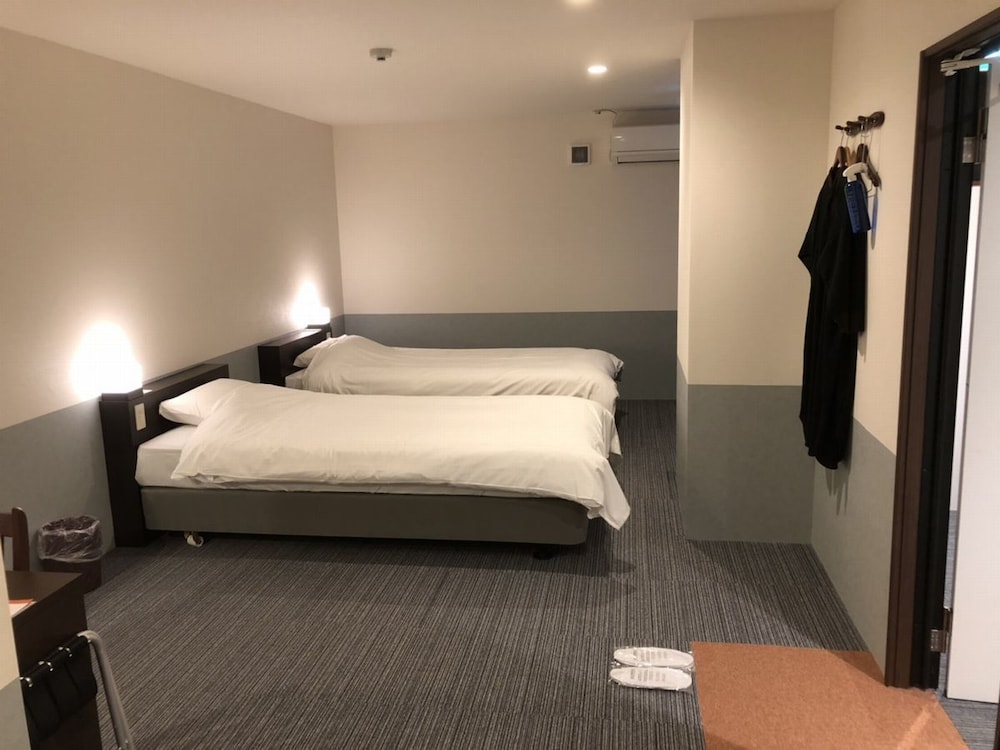 Twin Room, Smoking photo 1