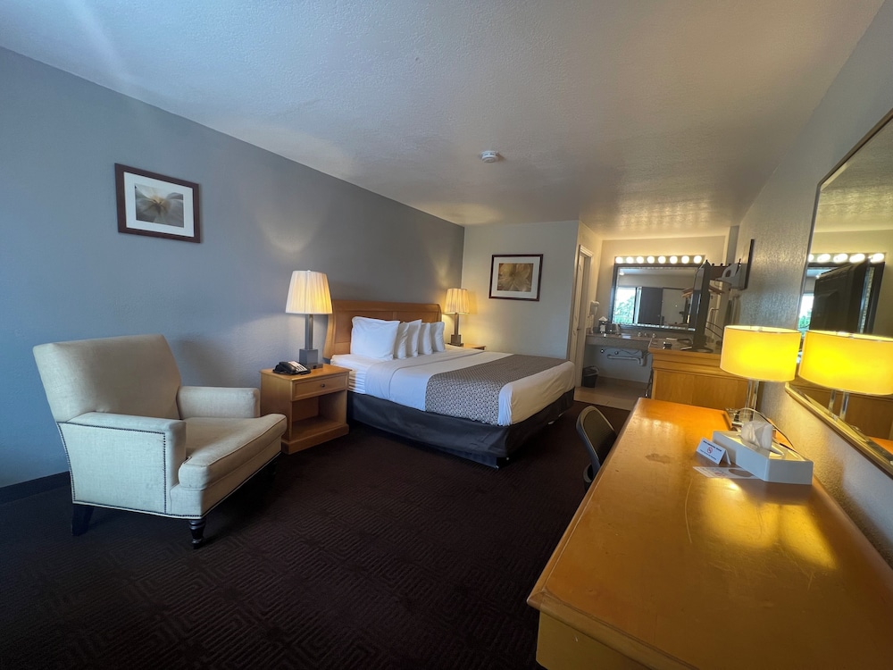 Superior Room, 1 King Bed - Photo 3