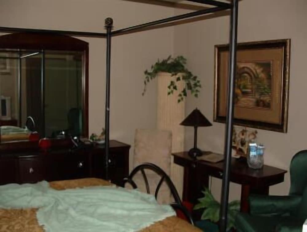 Room, 1 Queen Bed (Back Room)