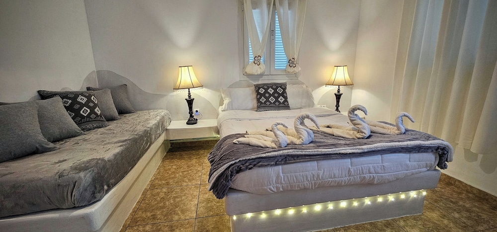 Room, 1 Bedroom, Balcony, Mountain View