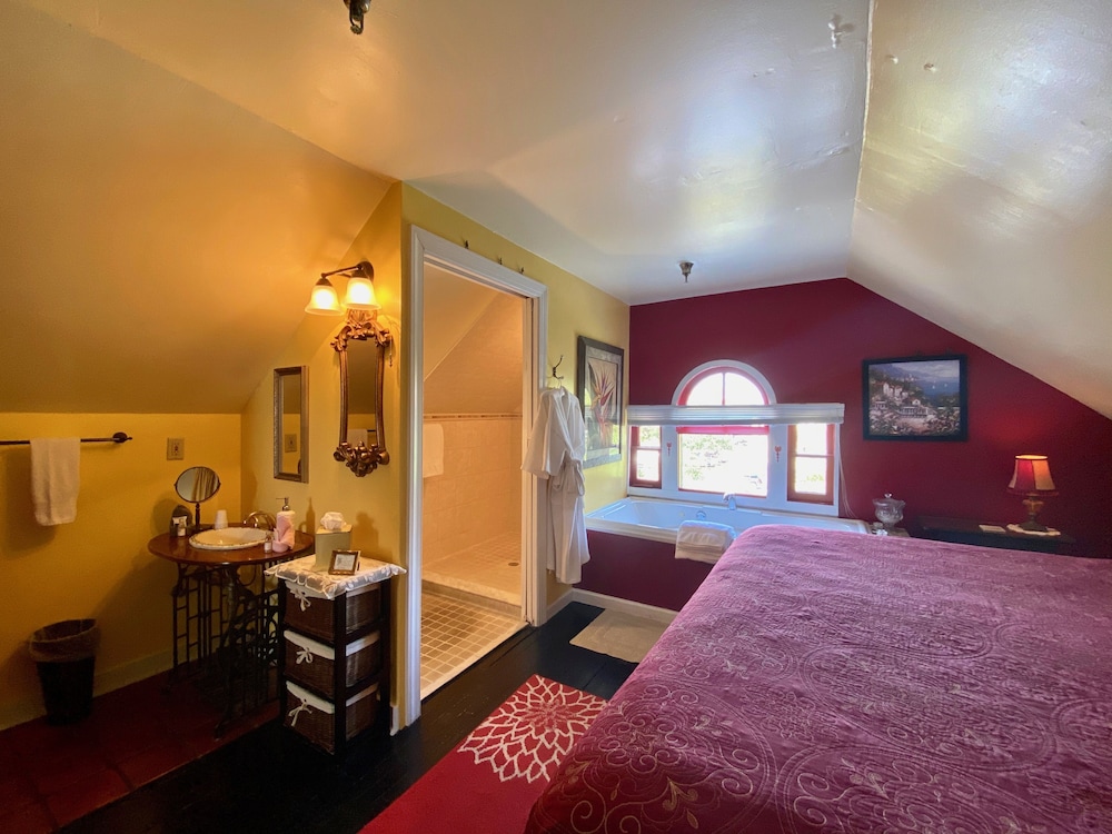 Penny's Attic photo 2