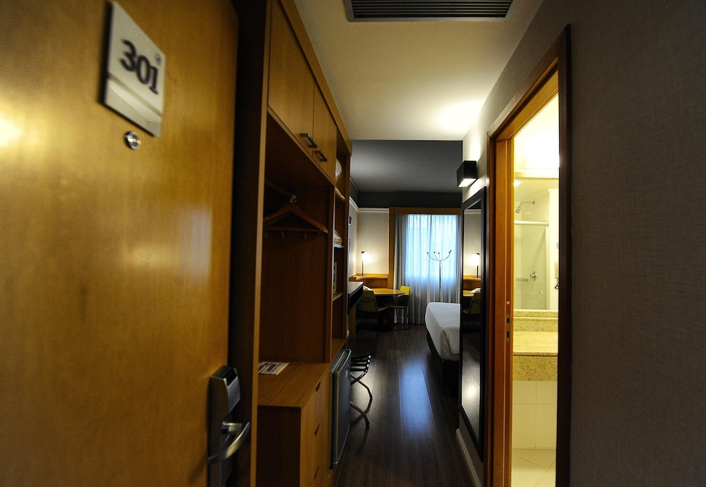Deluxe Double Room - Photo 11
