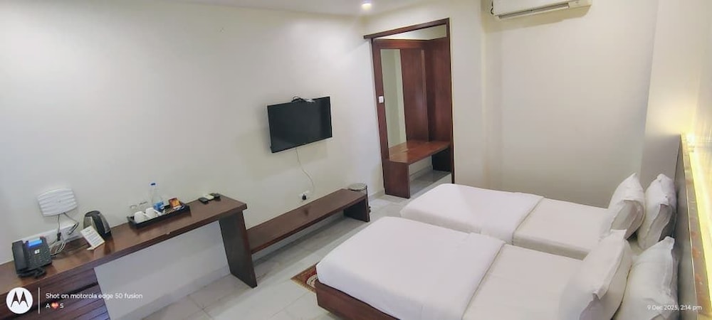 Executive Room, 2 Twin Beds - Photo 2