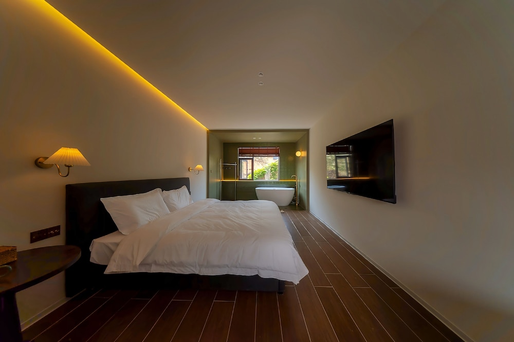 Room, 1 King Bed, Accessible Bathtub, Non Smoking