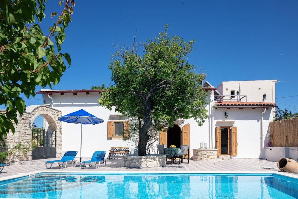 Villa photo 1