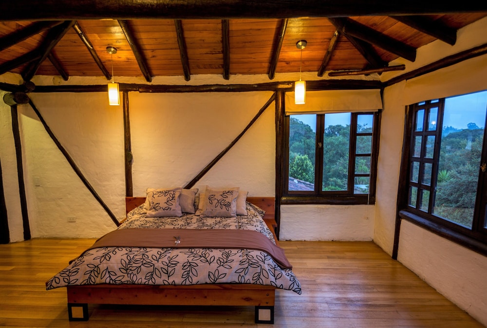 Exclusive Studio Suite, 1 King Bed, Valley View