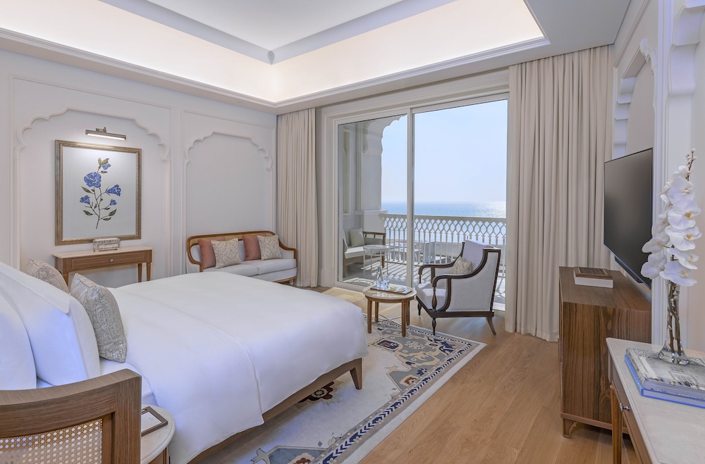 Superior Room, 1 King Bed