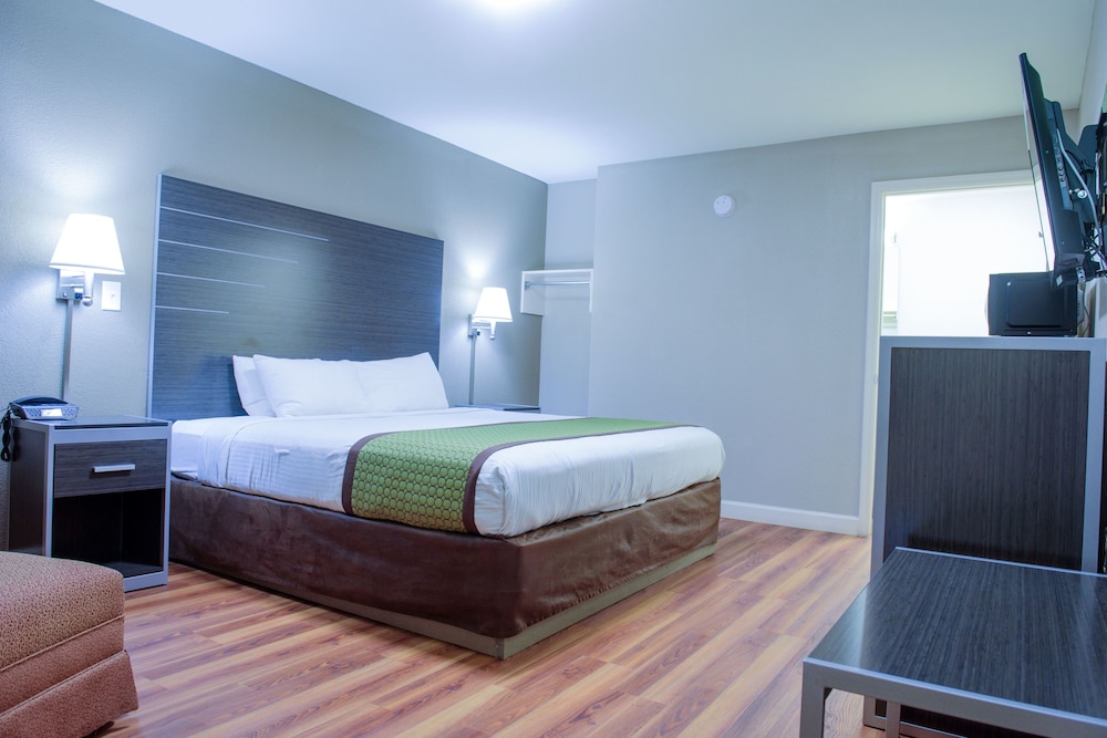 Room, 1 King Bed, Accessible, Non Smoking - Photo 3