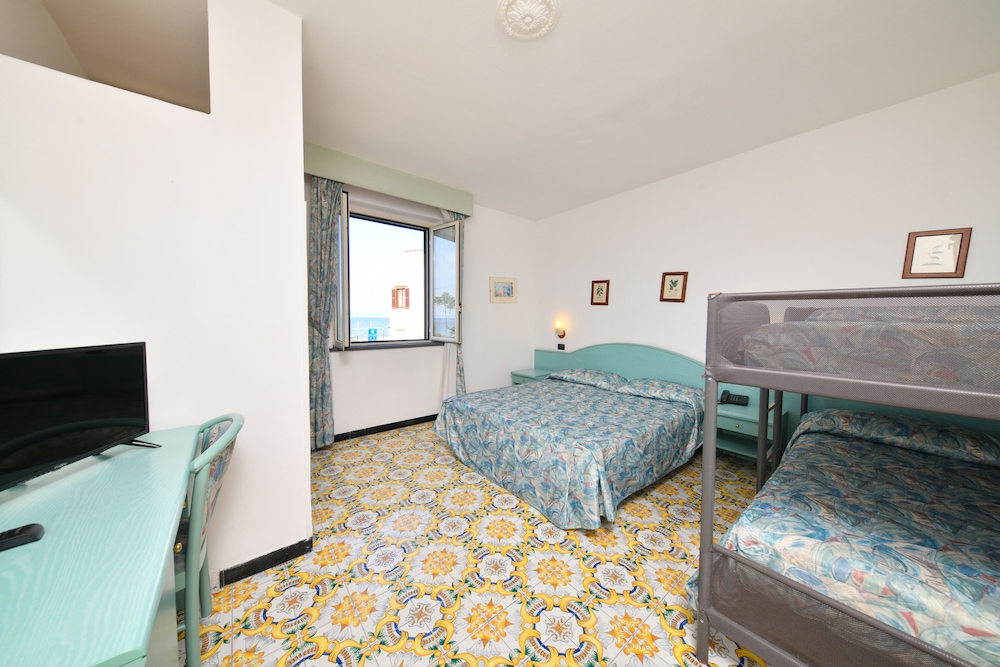 Quadruple Room photo 1