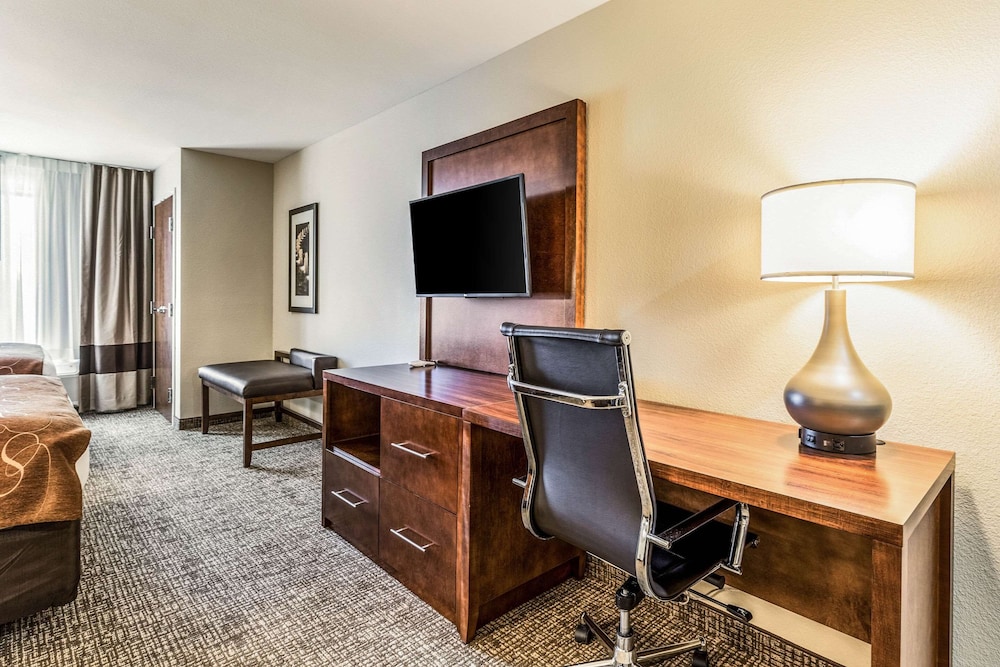 Suite, Multiple Beds, Non Smoking (Upgraded) photo 2