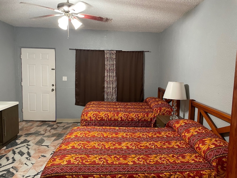 Basic Double Room, 2 Double Beds photo 3