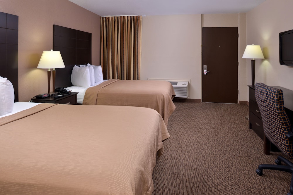 Standard Room, 2 Queen Beds photo 3