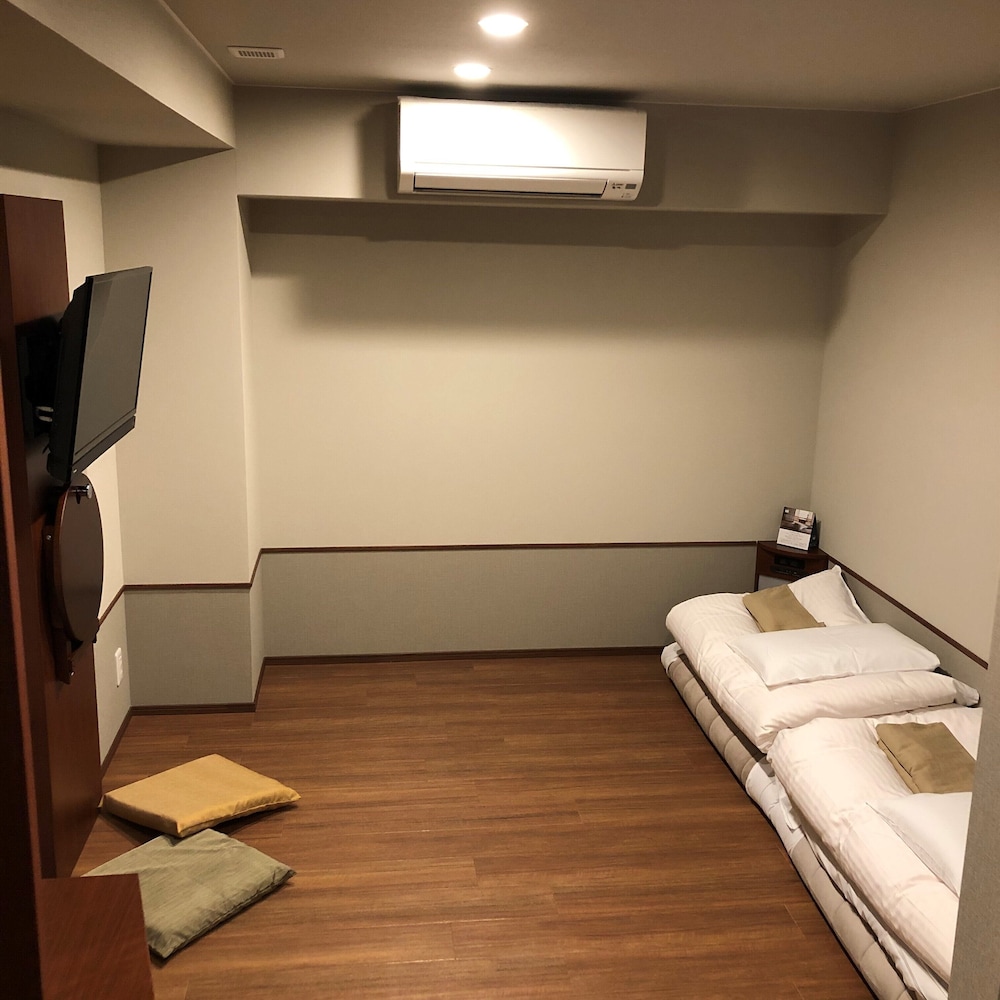 Standard Twin Room, Non Smoking (2)