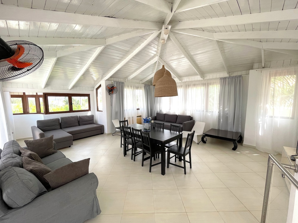 Villa, Ocean View, Beachside