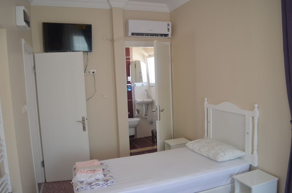 Grand Quadruple Room, Balcony photo 3