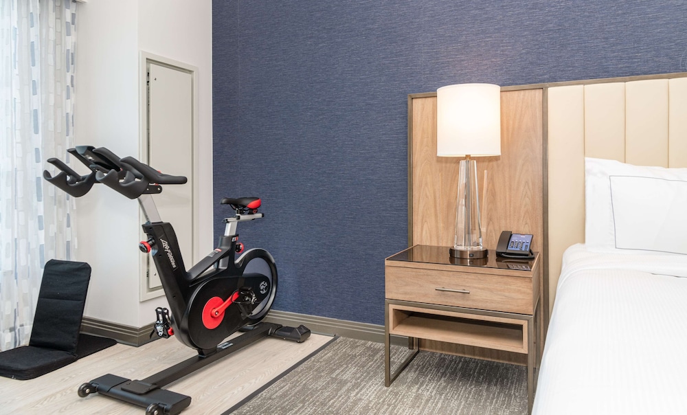 fitness room, 1king bed accessible,bathub(mobility & hearing) - Photo 3